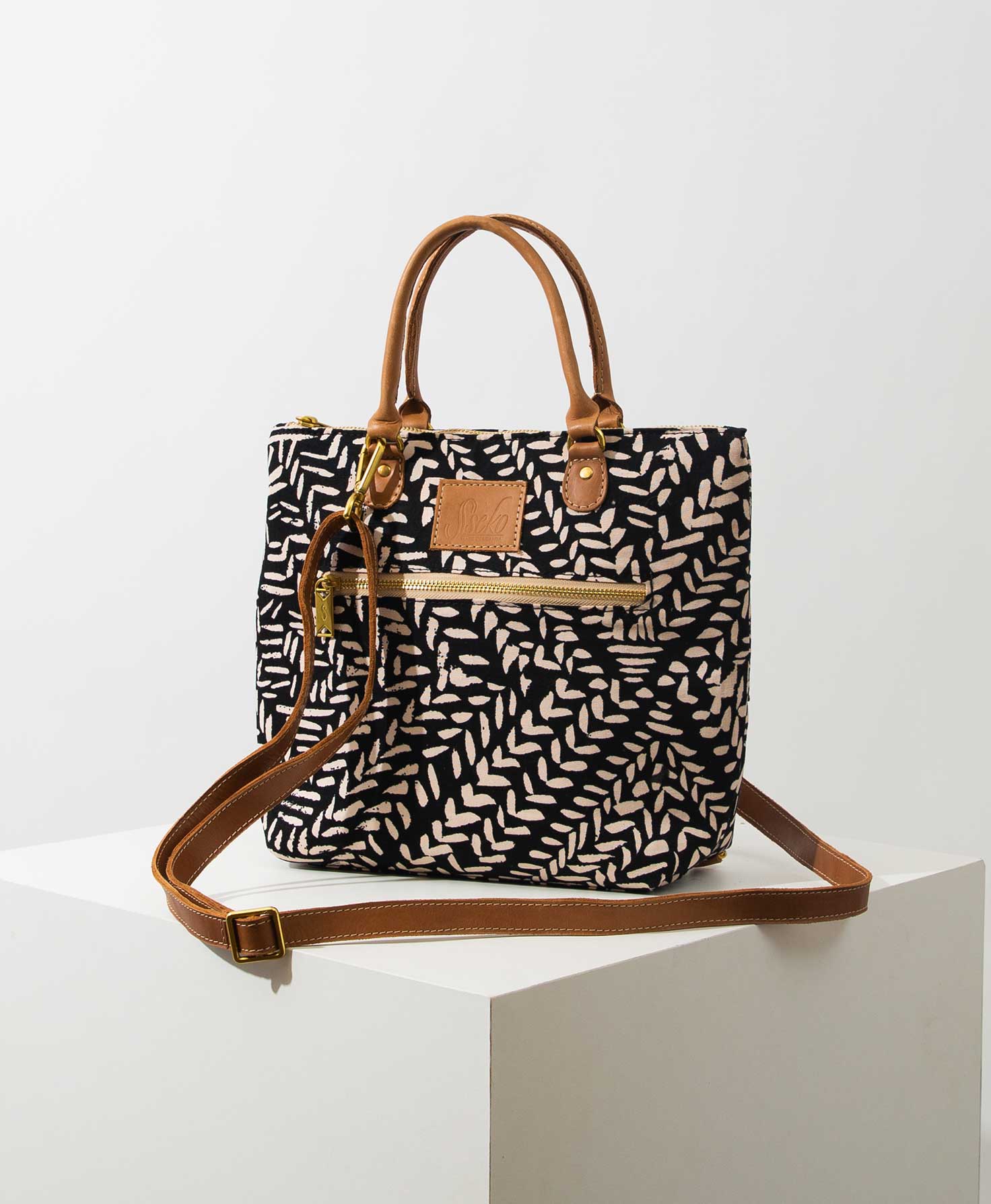 Zara World BAGS Gorgeous Stylish Handbag, attractive and classic