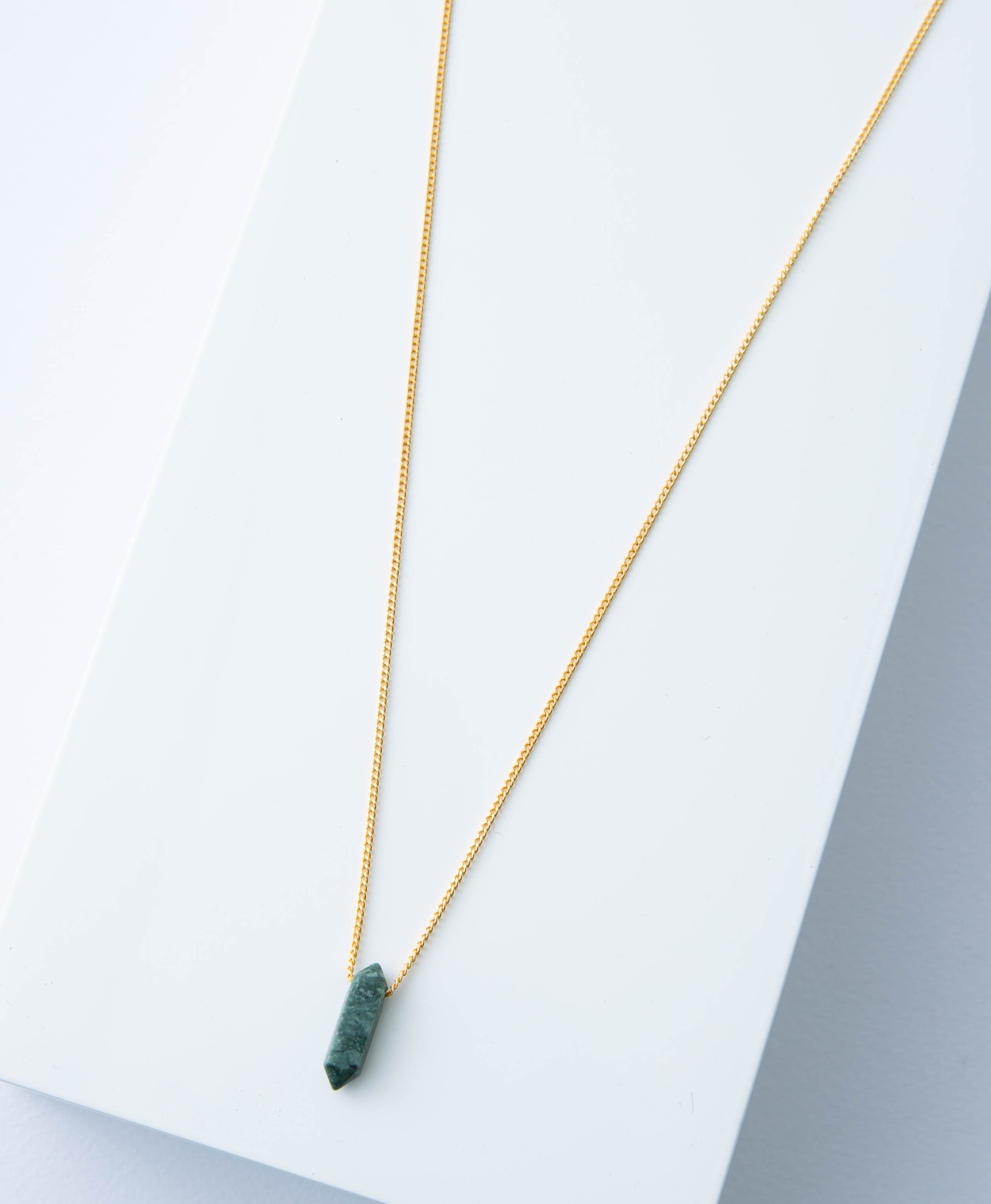 https://www.noondaycollection.info/img/product/petite-prism-necklace/petite-prism-necklace-large.jpg